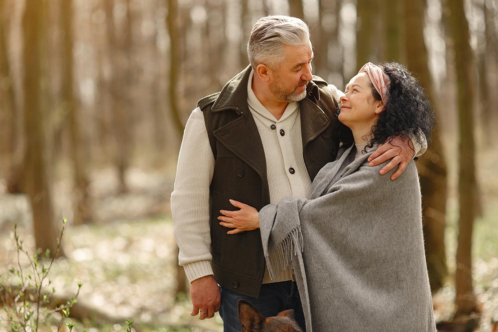Glückliche Ehe: Das Geheimnis einer glücklichen Ehe: Tipps von langjährigen Paaren für eine dauerhaft liebevolle Beziehung